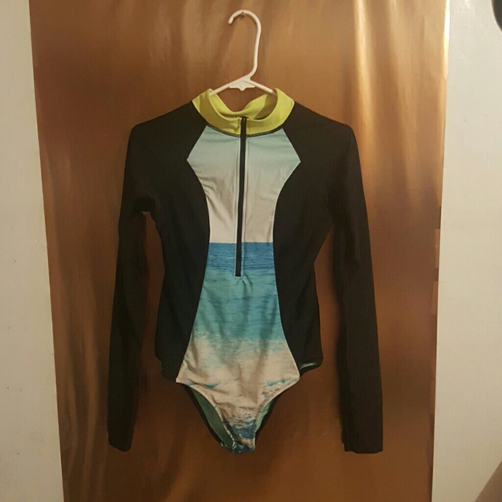 Surfing suit